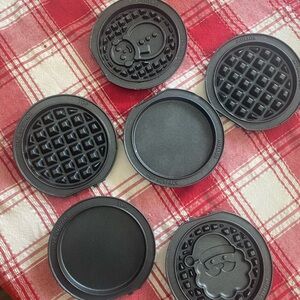 Dash Mini Maker Plates with Storage Case Waffle and Griddle Plates. 6